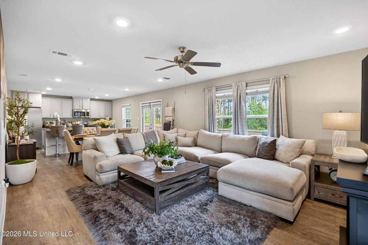 5438 Leeds Ln - Photo 3 of 50