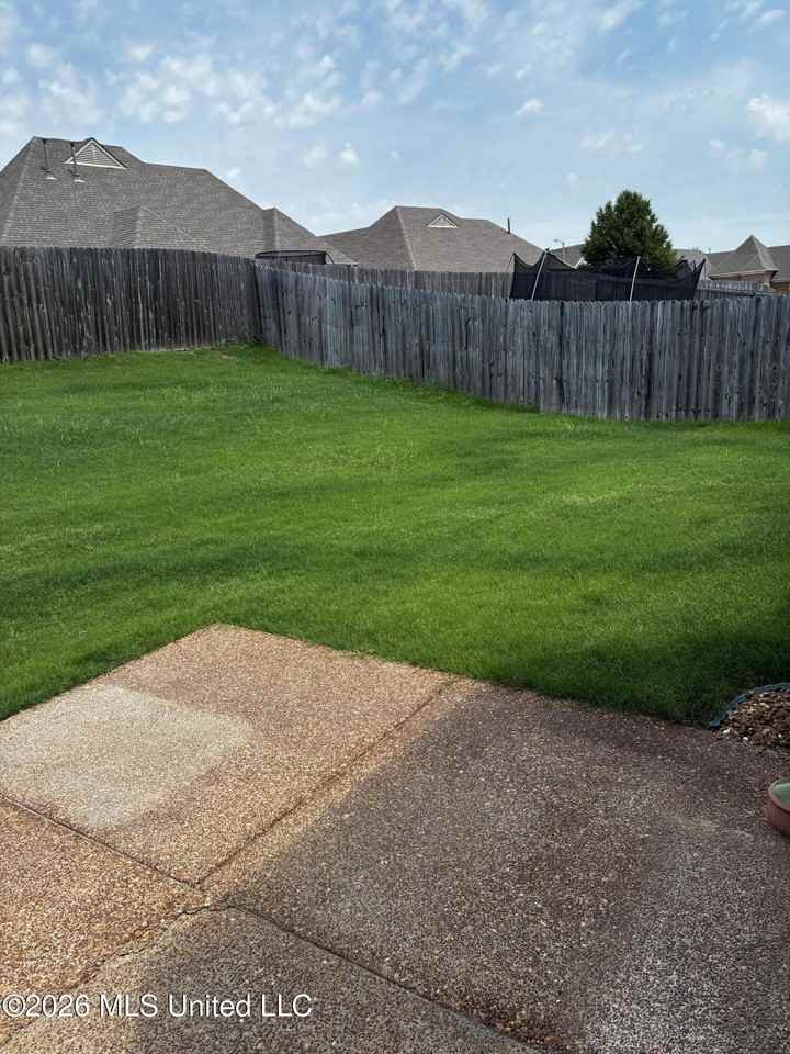 2576 Summer Knoll Dr - Photo 2 of 10