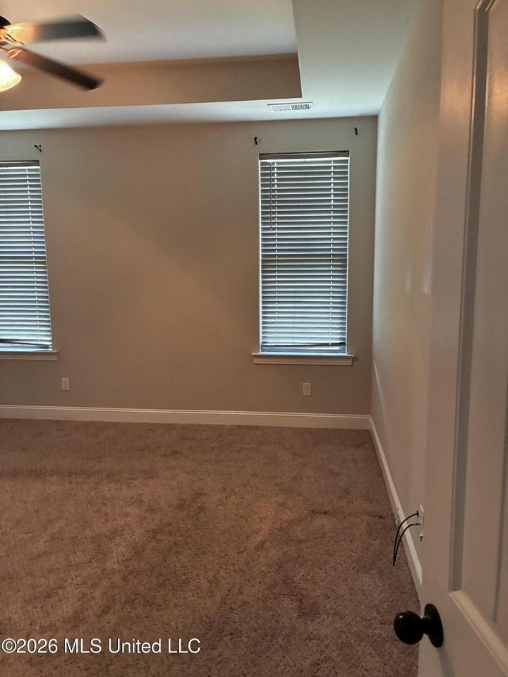 2576 Summer Knoll Dr - Photo 5 of 10