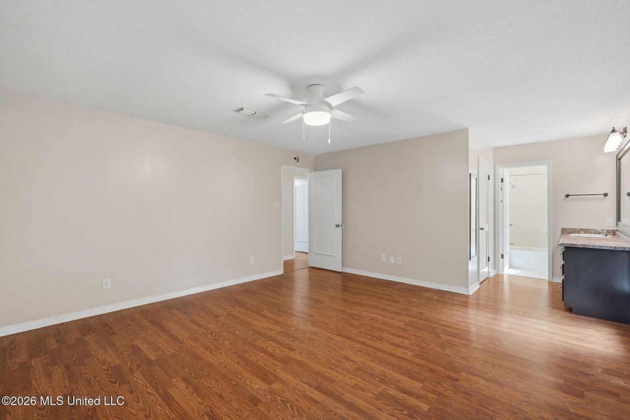 122 Booth Cir - Photo 5 of 32