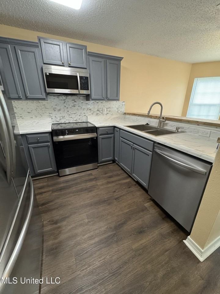 13401 Warren Dr - Photo 2 of 21