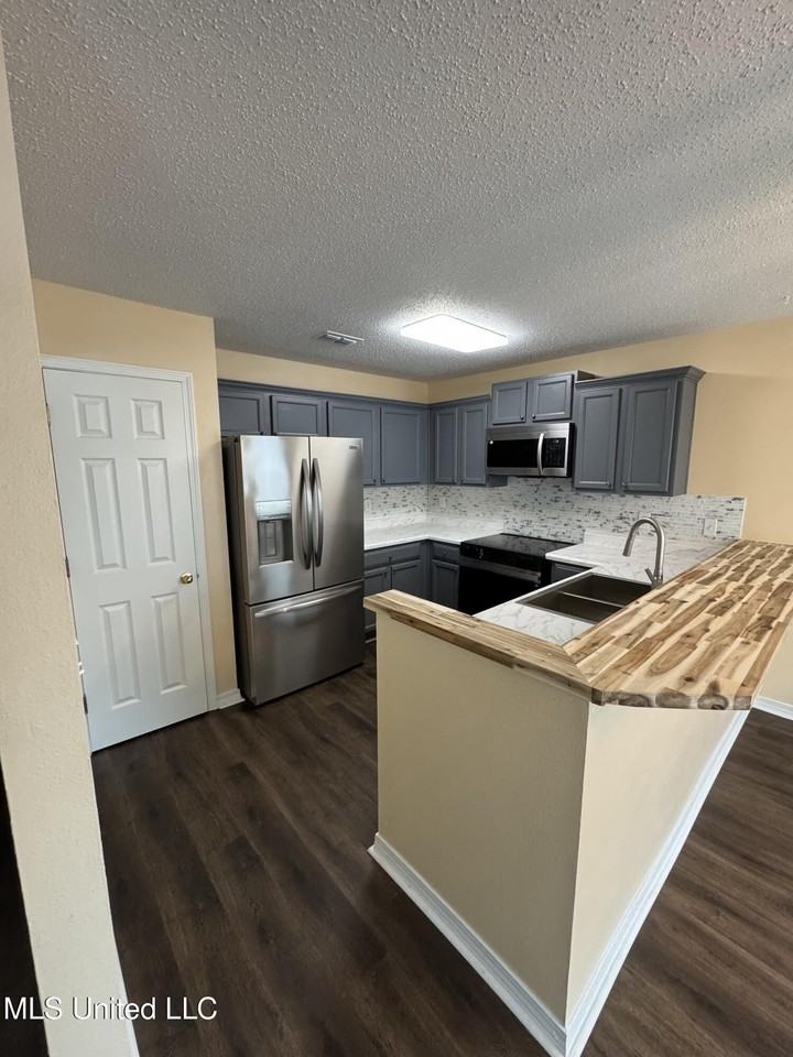 13401 Warren Dr - Photo 3 of 21