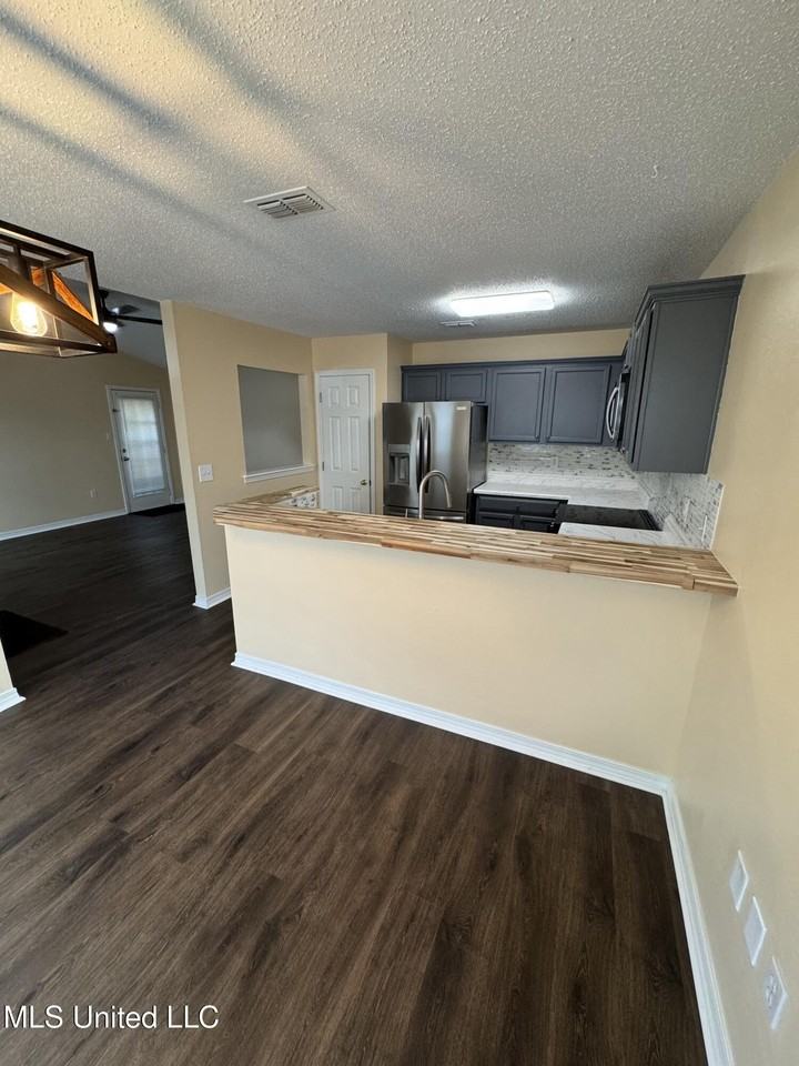 13401 Warren Dr - Photo 4 of 21