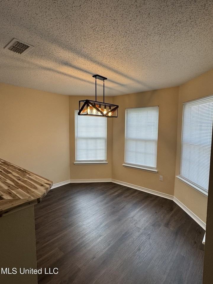 13401 Warren Dr - Photo 5 of 21