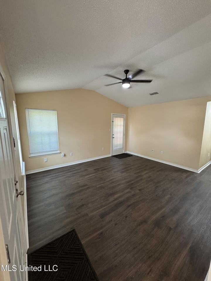 13401 Warren Dr - Photo 7 of 21