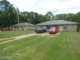 featured image of 1000 Lucas Ln