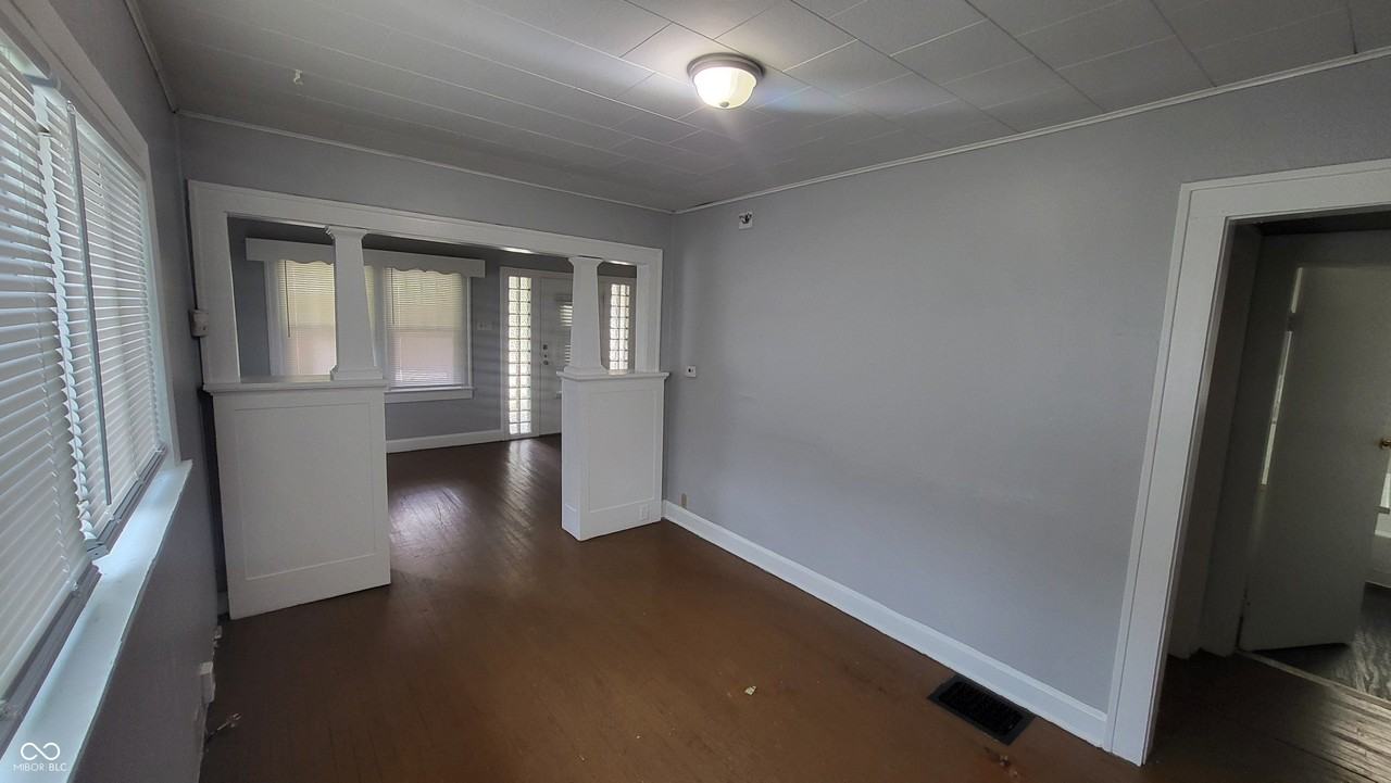 1527 N Chester Ave - Photo 5 of 18