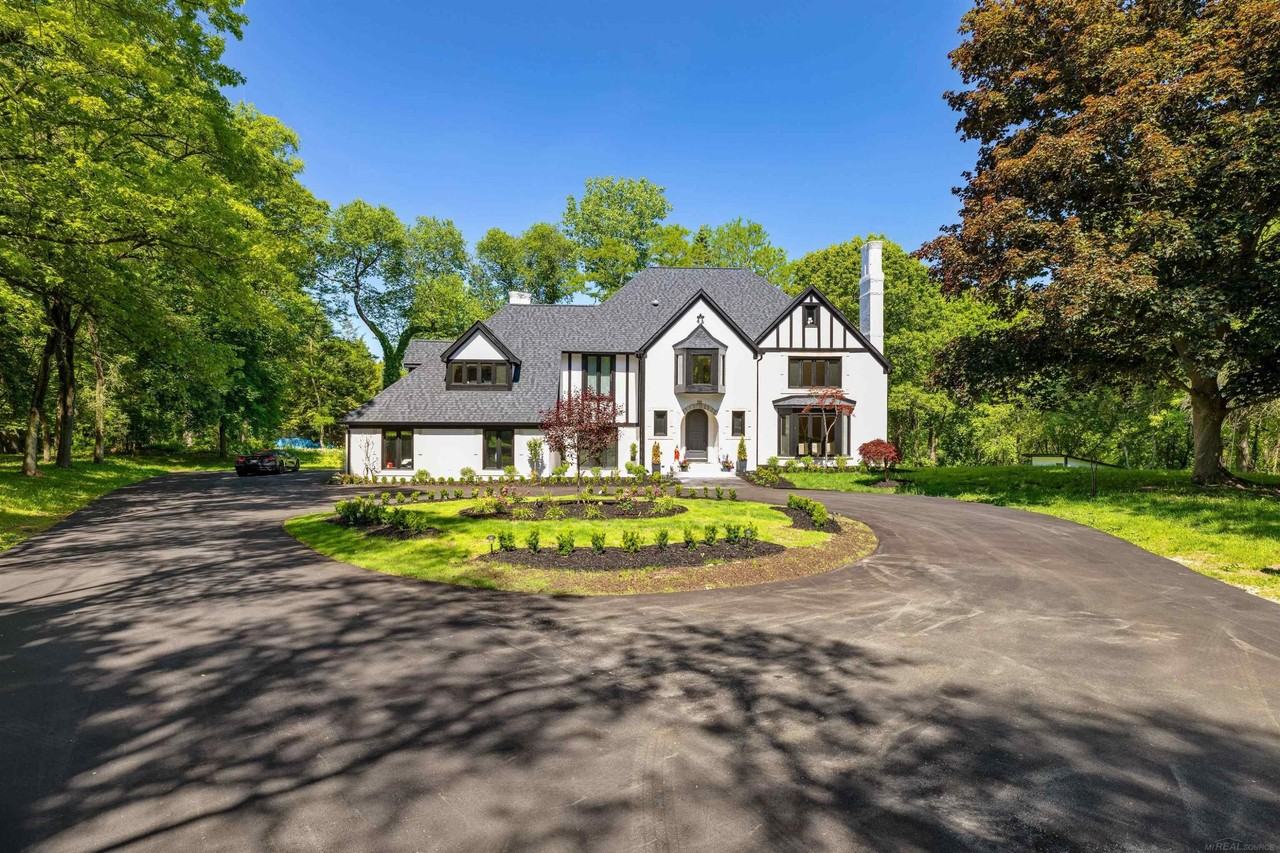 300 Camelot Way