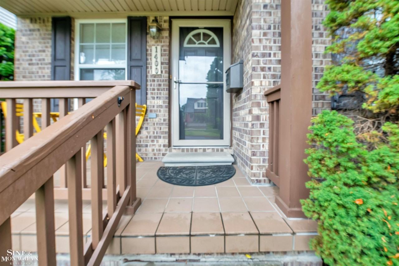 1400 Beaconsfield Ave - Photo 2 of 42