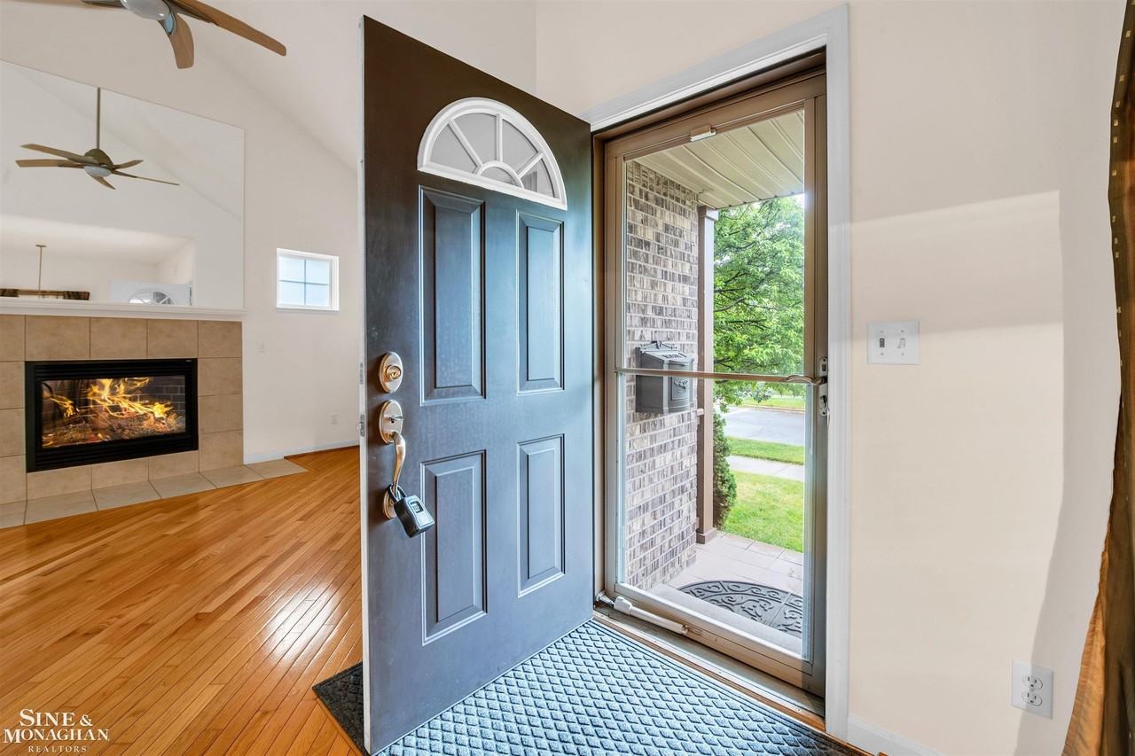 1400 Beaconsfield Ave - Photo 3 of 42