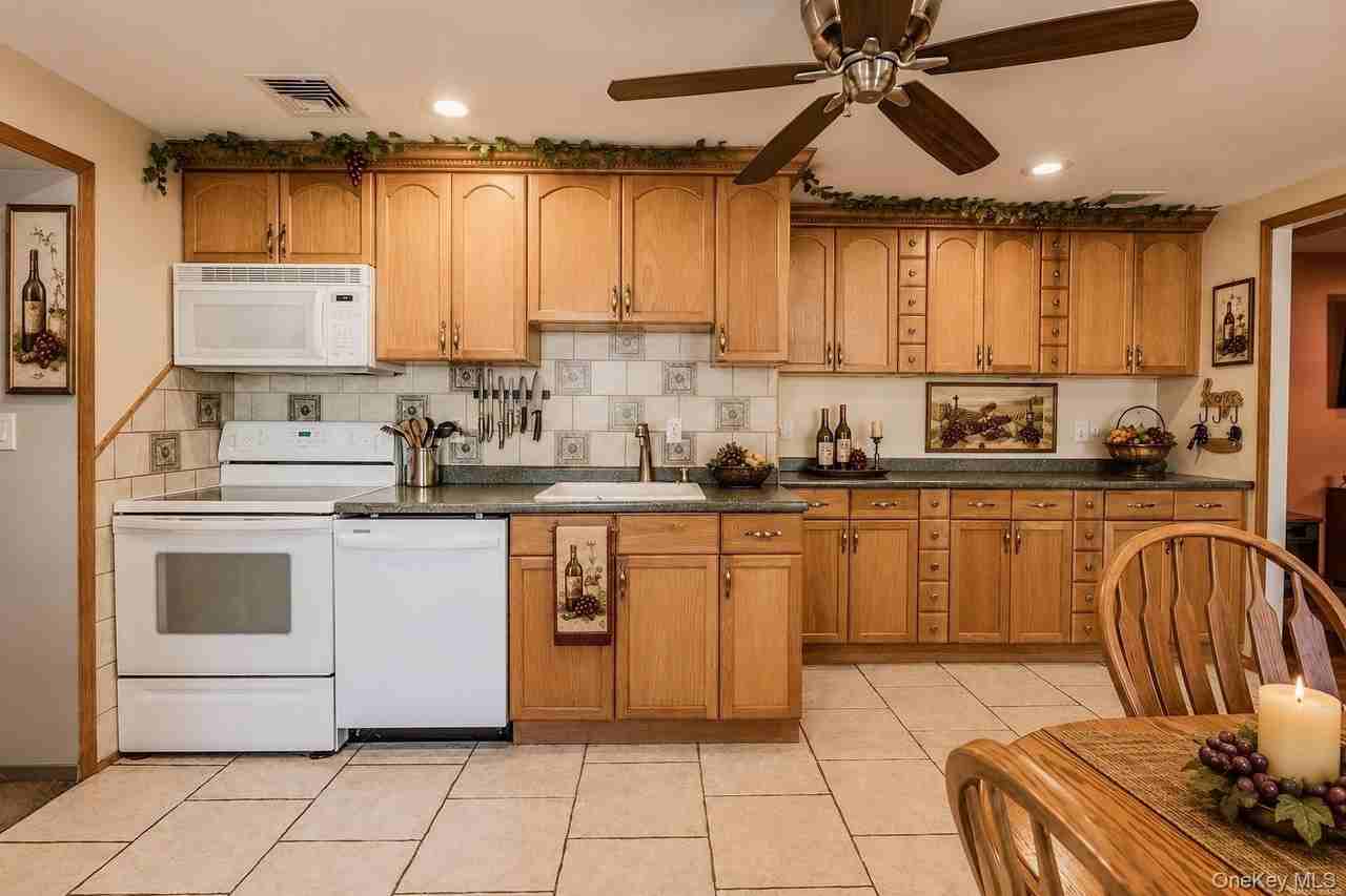 54 Champlin St - Photo 6 of 19