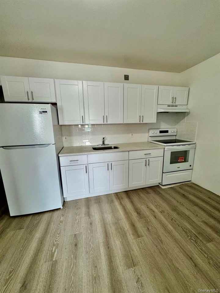 320 Jericho Tpke #2B - Photo 3 of 16