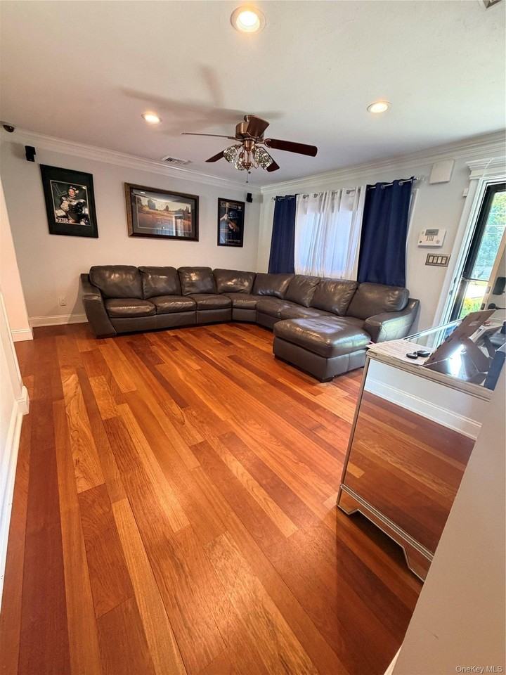 364 Lockwood Dr - Photo 2 of 11