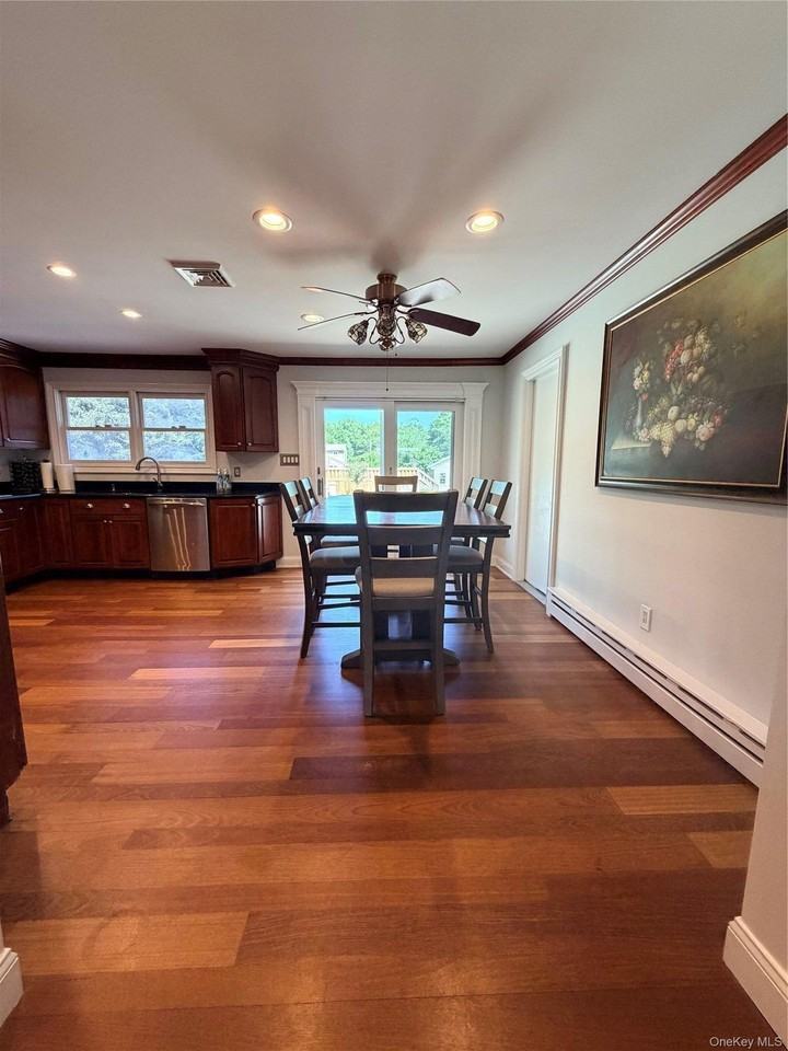 364 Lockwood Dr - Photo 3 of 11