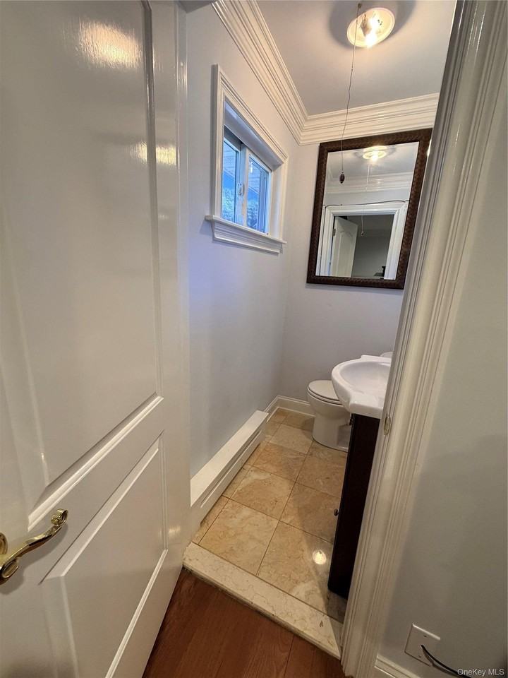 364 Lockwood Dr - Photo 7 of 11
