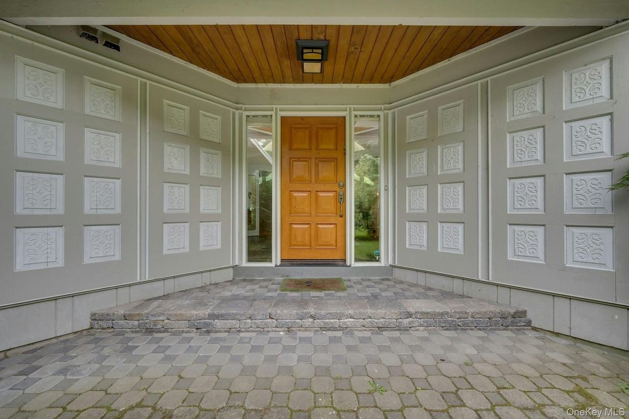 107 Holly Pl - Photo 4 of 38