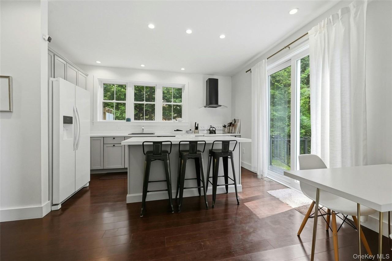 13595 Soundview Ave - Photo 7 of 19