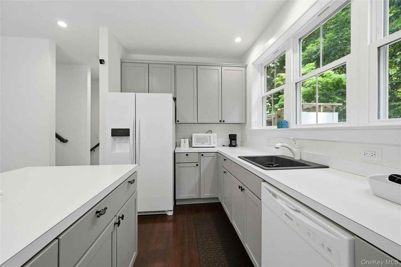 13595 Soundview Ave - Photo 7 of 20