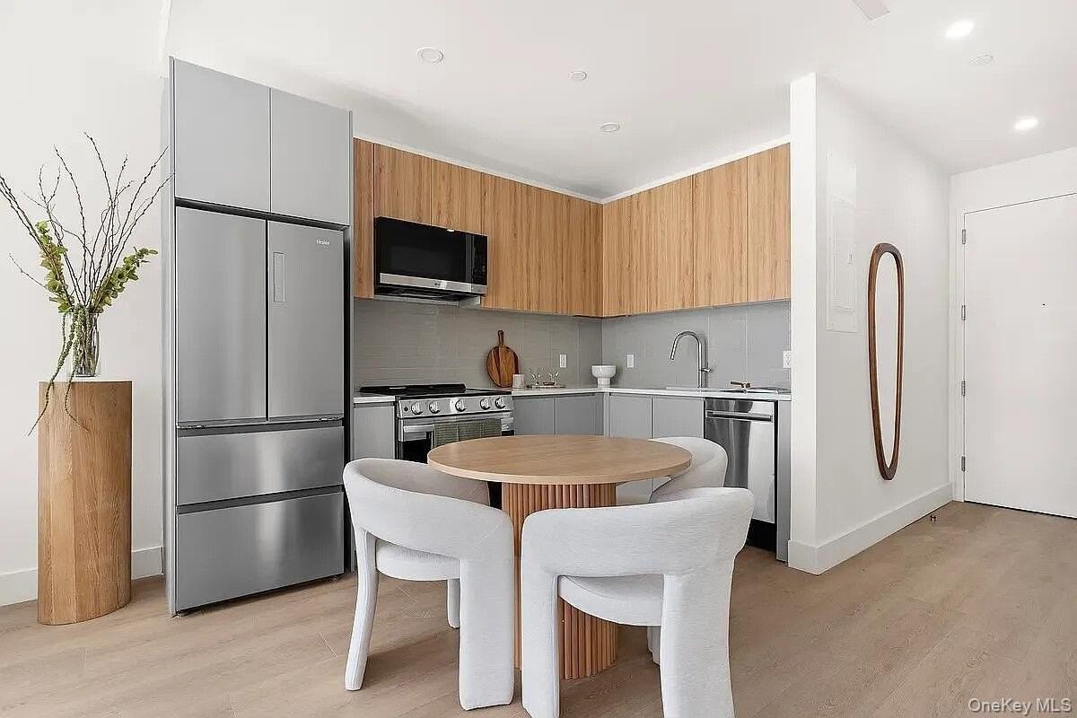434 26th Ave #304 - Photo 2 of 4
