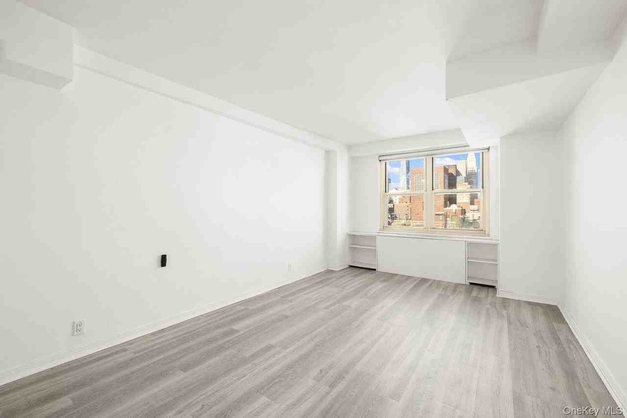 305 E 24th St #19T - Photo 3 of 7