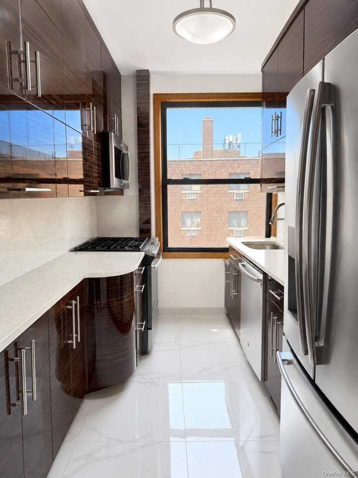 9822 63rd Dr Avenue #6A - Photo 3 of 19