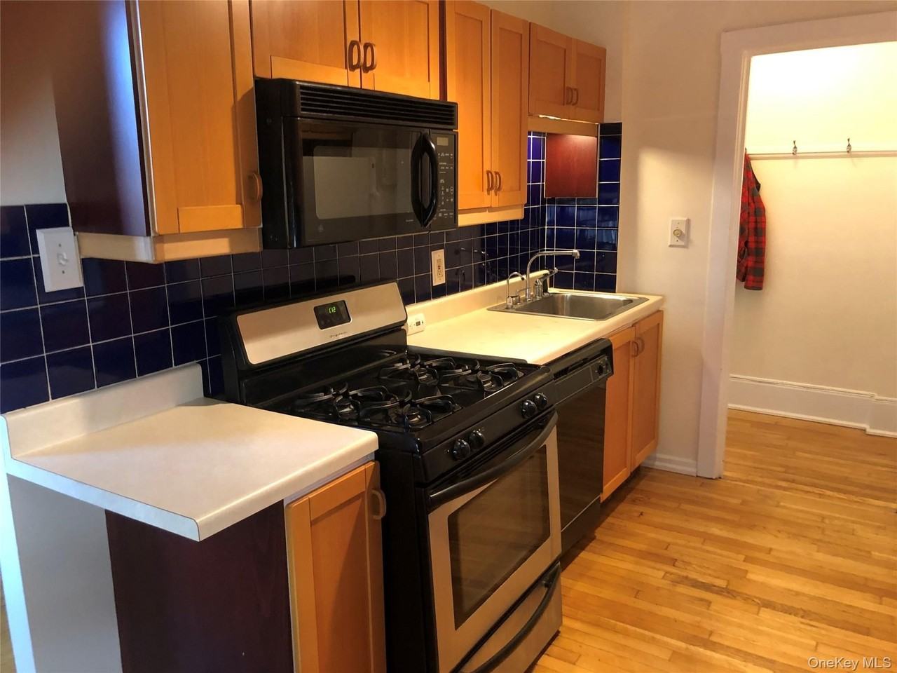 1 Greenridge Ave #D2 - Photo 3 of 14