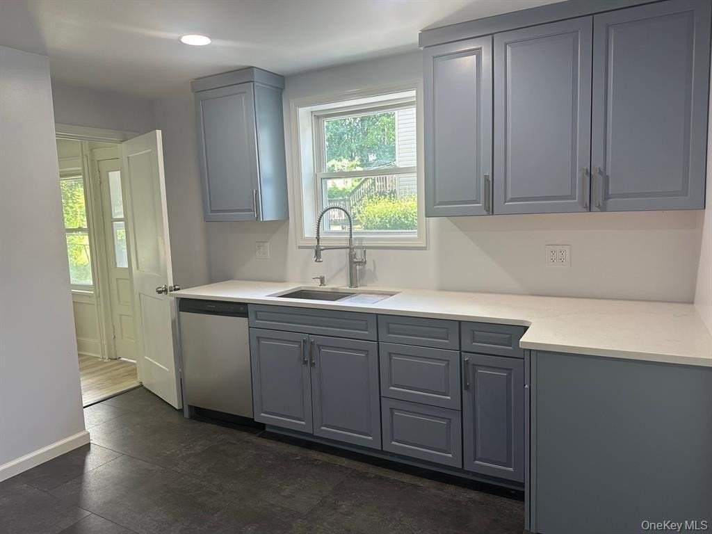 81 Carroll St - Photo 3 of 12