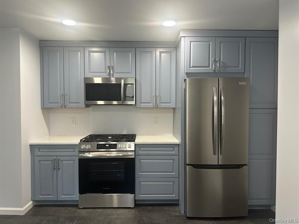 81 Carroll St - Photo 4 of 12