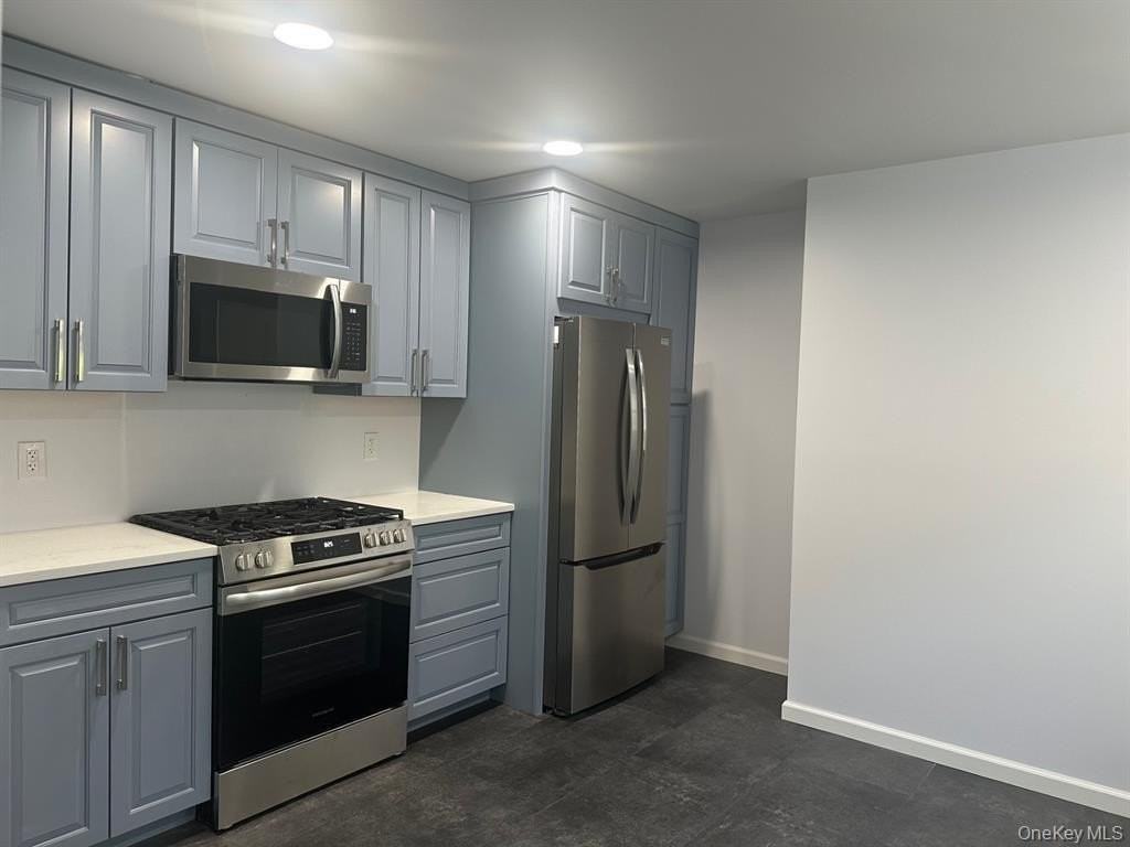 81 Carroll St - Photo 5 of 12