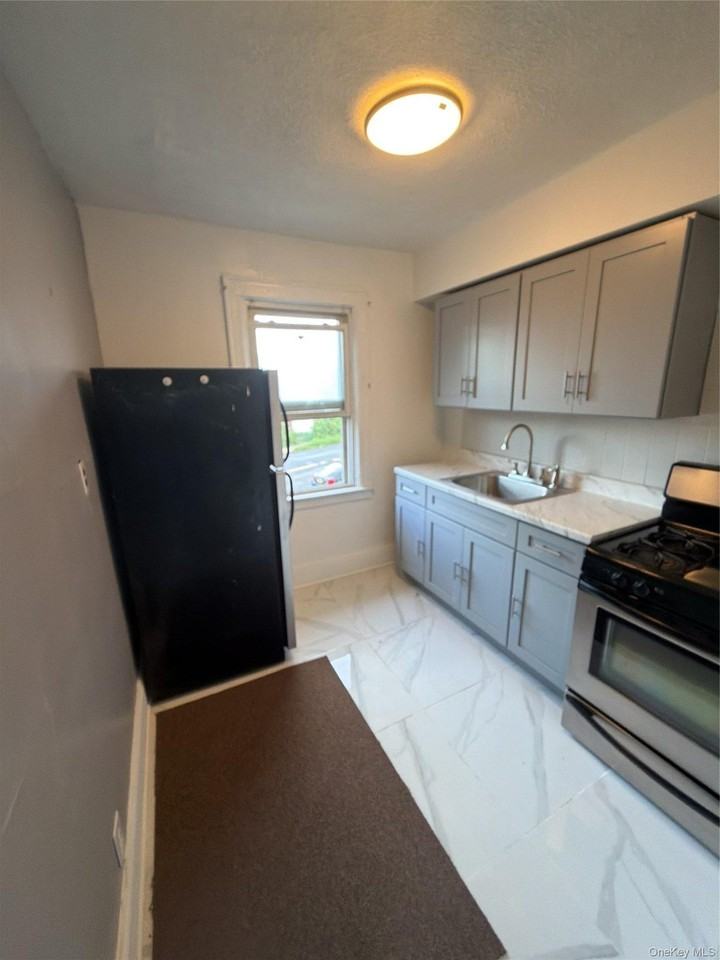 18640 Murdock Ave #2ndFL - Photo 2 of 8