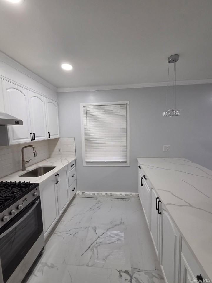 137 Pacific Blvd - Photo 6 of 18