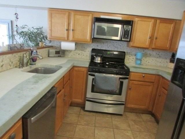 54 Oceanside Dr #54 - Photo 4 of 20