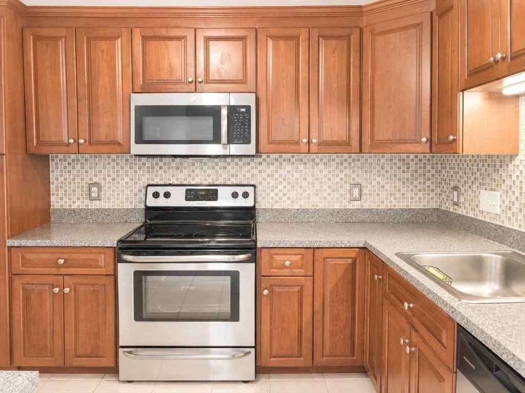 225 Baker St #44 - Photo 6 of 24