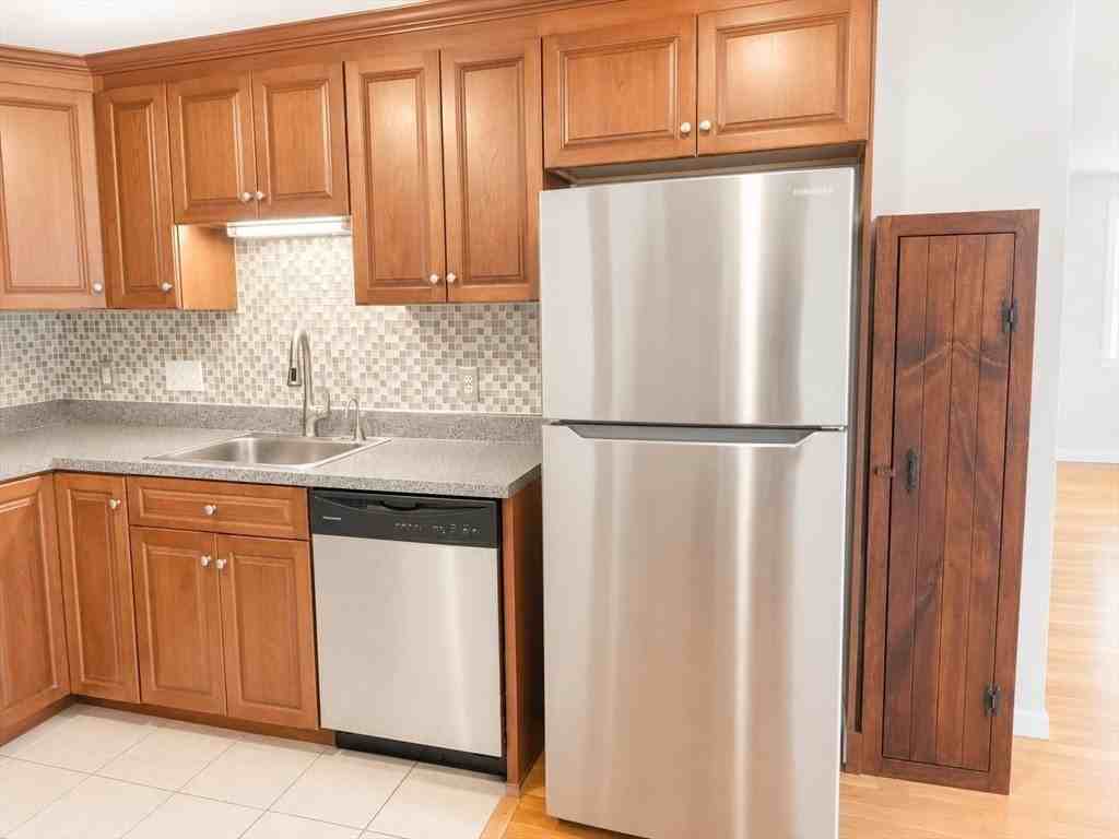 225 Baker St #44 - Photo 7 of 24