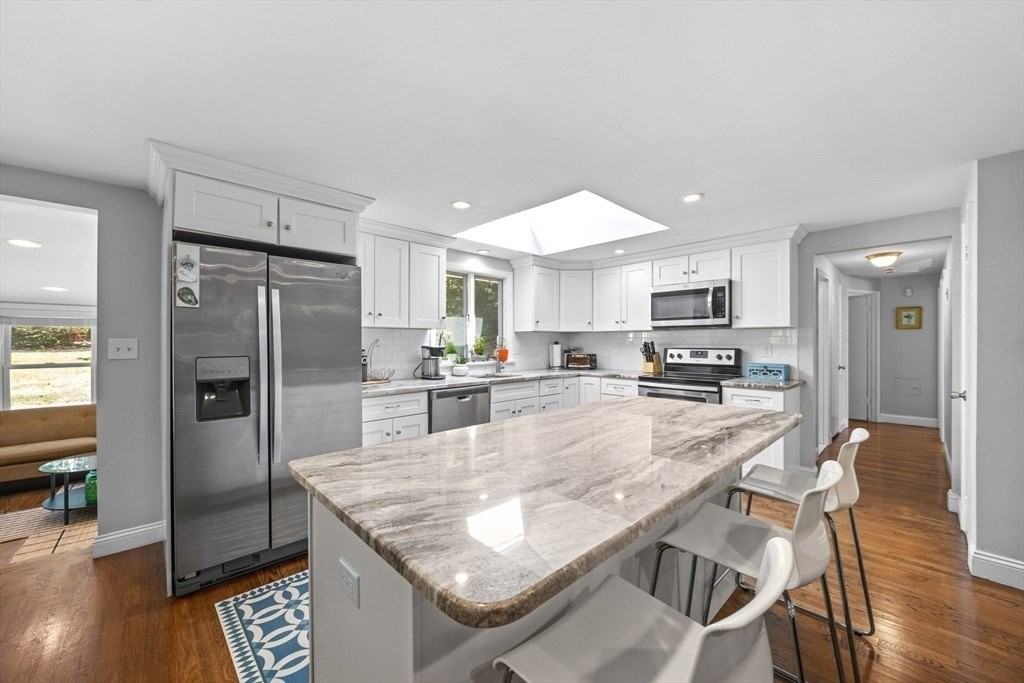 1093 Main St - Photo 7 of 28