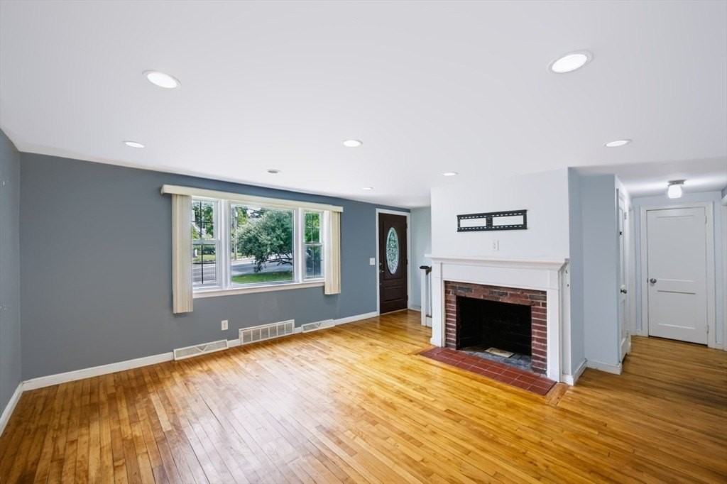 52 Common St #52 - Photo 3 of 26