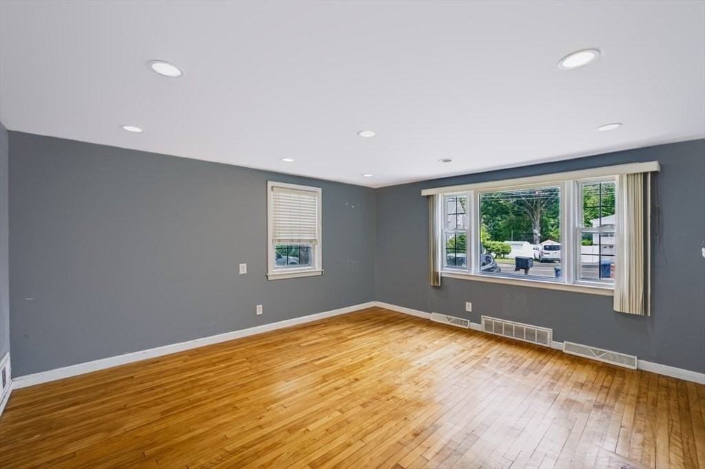 52 Common St #52 - Photo 4 of 26