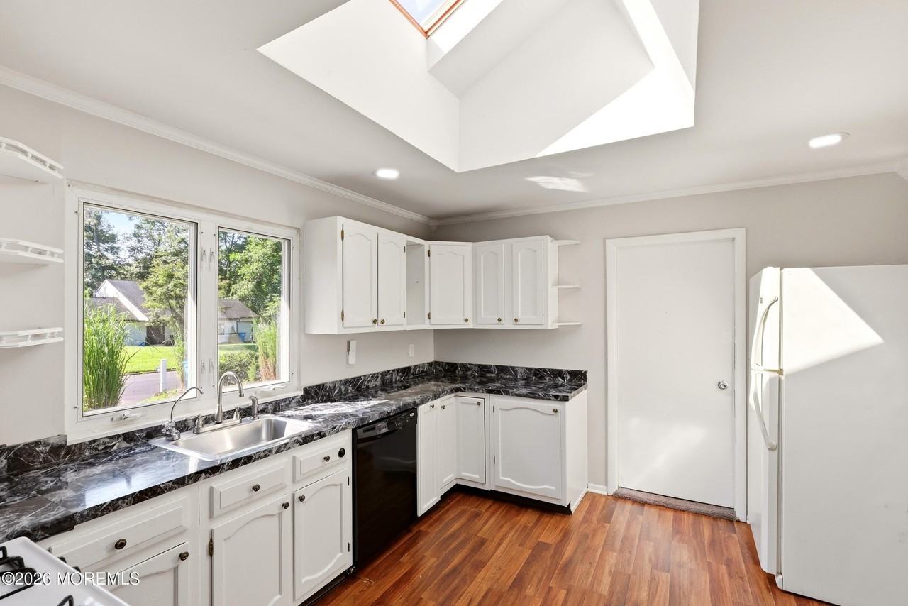 2349 Holly Hill Rd - Photo 5 of 14