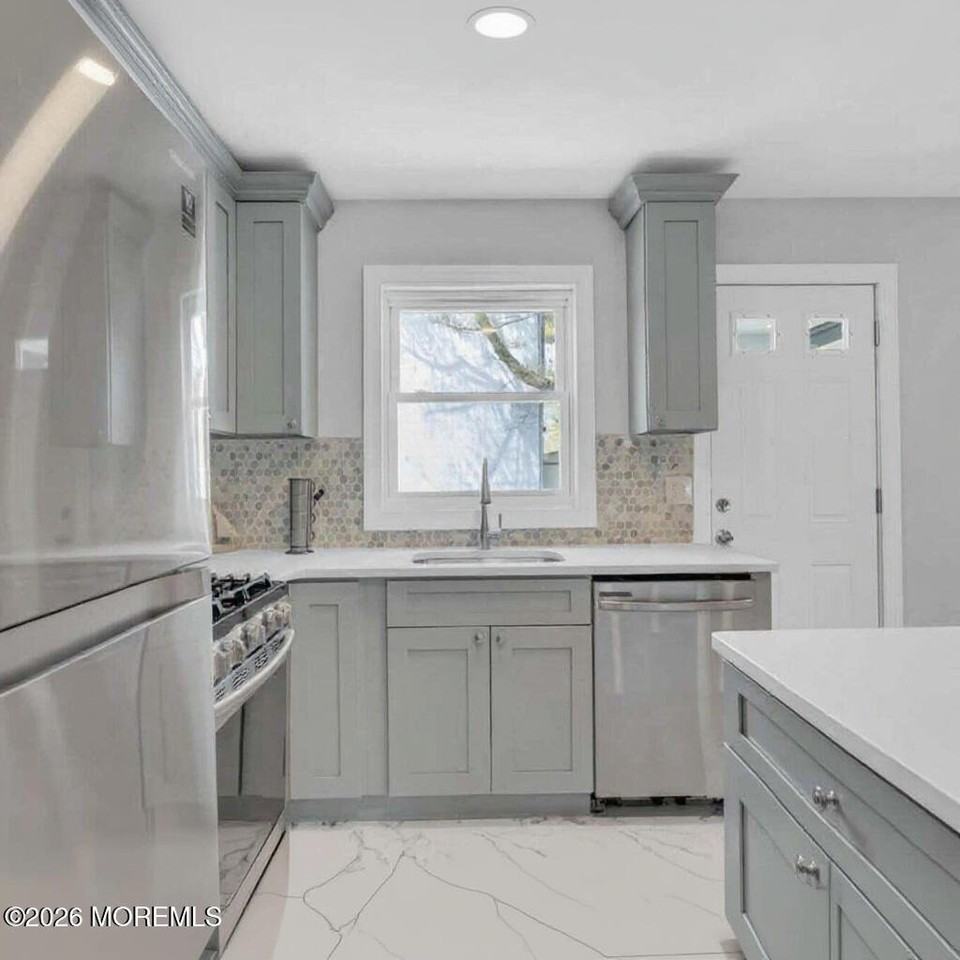 1145 Roe Ave - Photo 2 of 10