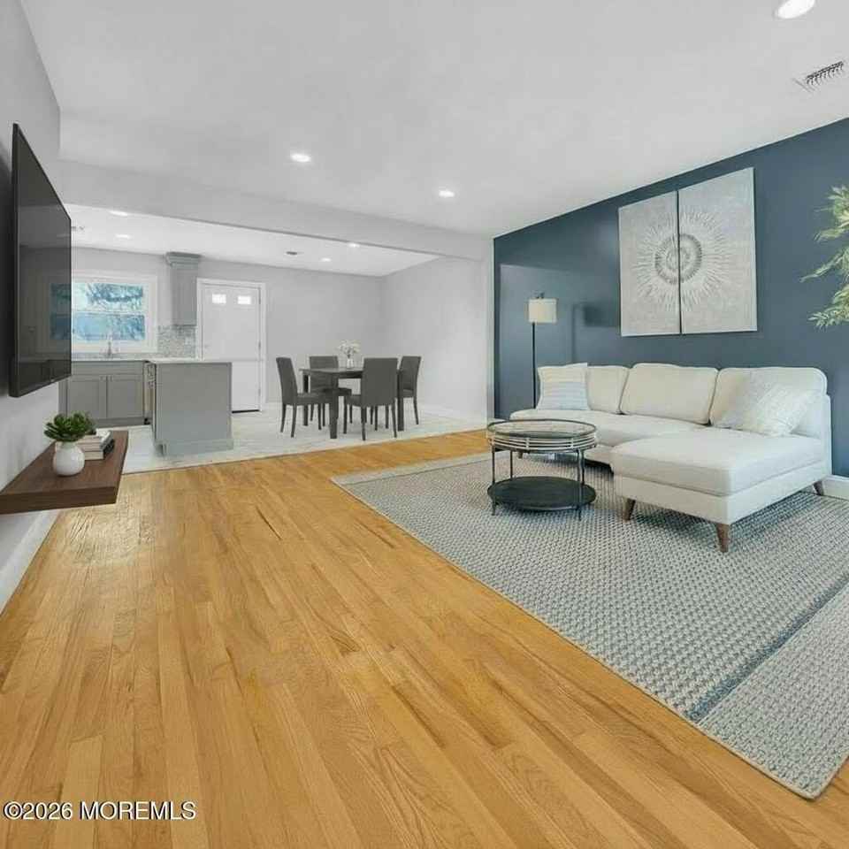 1145 Roe Ave - Photo 4 of 10
