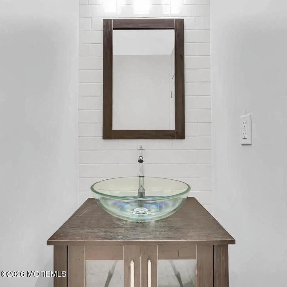 1145 Roe Ave - Photo 6 of 10