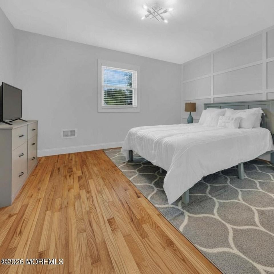 1145 Roe Ave - Photo 7 of 10