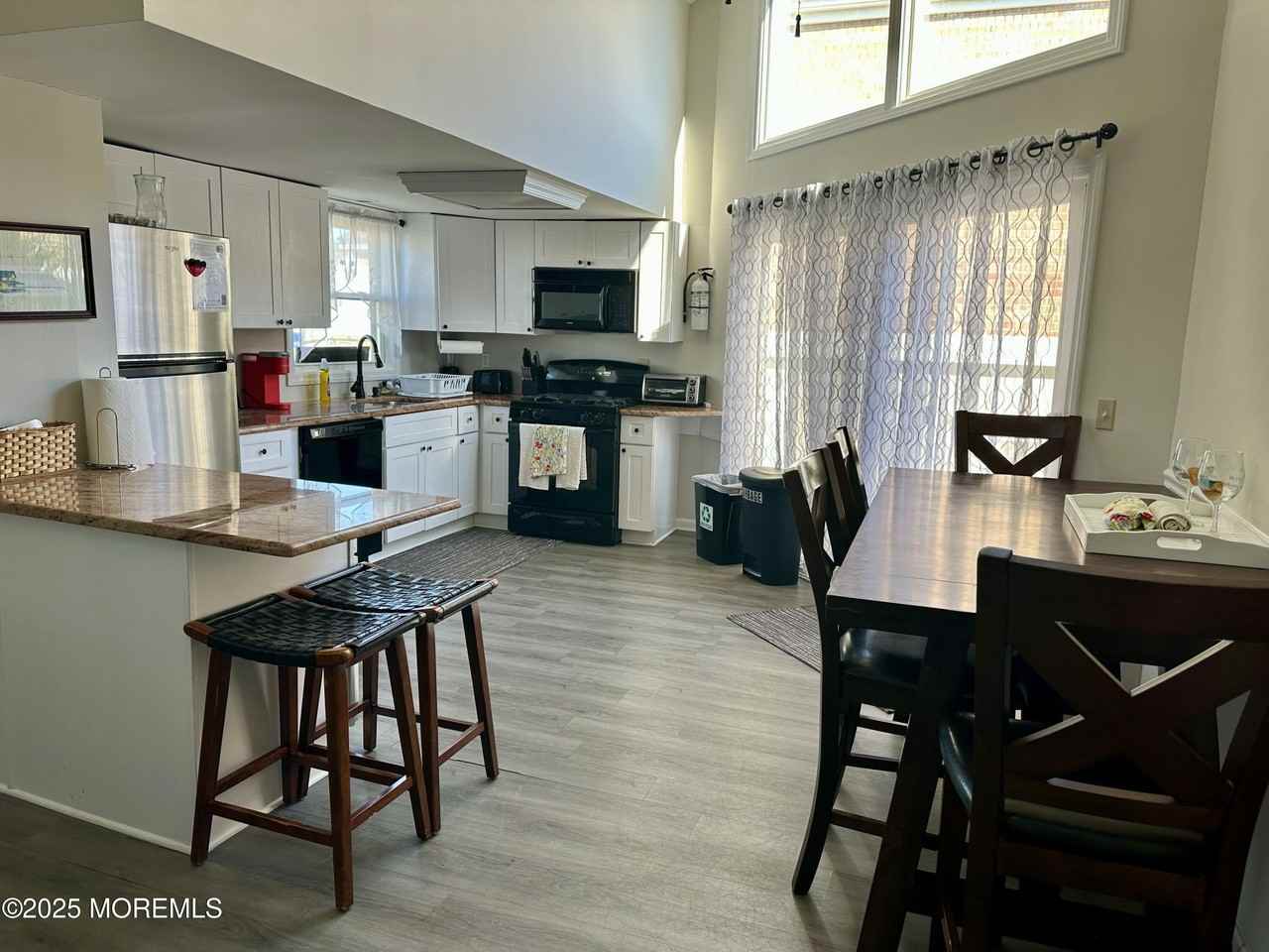 559 Tarpon Ave - Photo 3 of 13