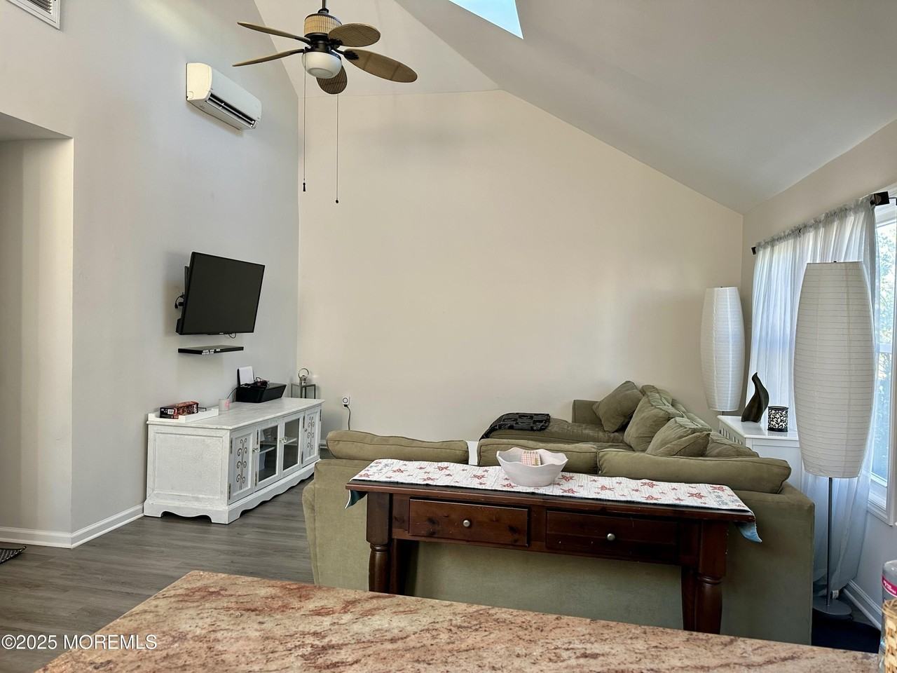 559 Tarpon Ave - Photo 4 of 13