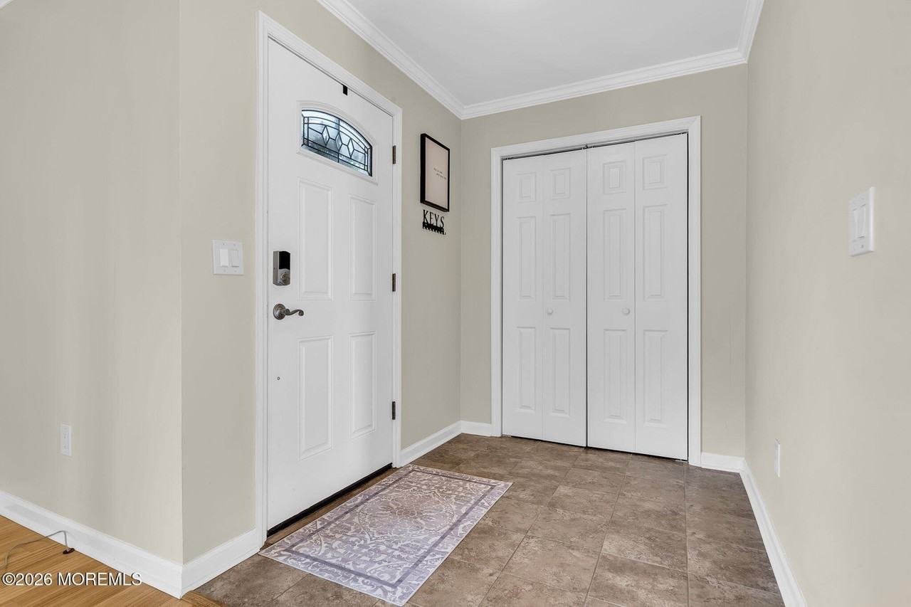785 Garfield Ave - Photo 4 of 22
