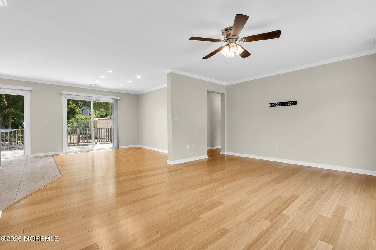 785 Garfield Ave - Photo 6 of 22