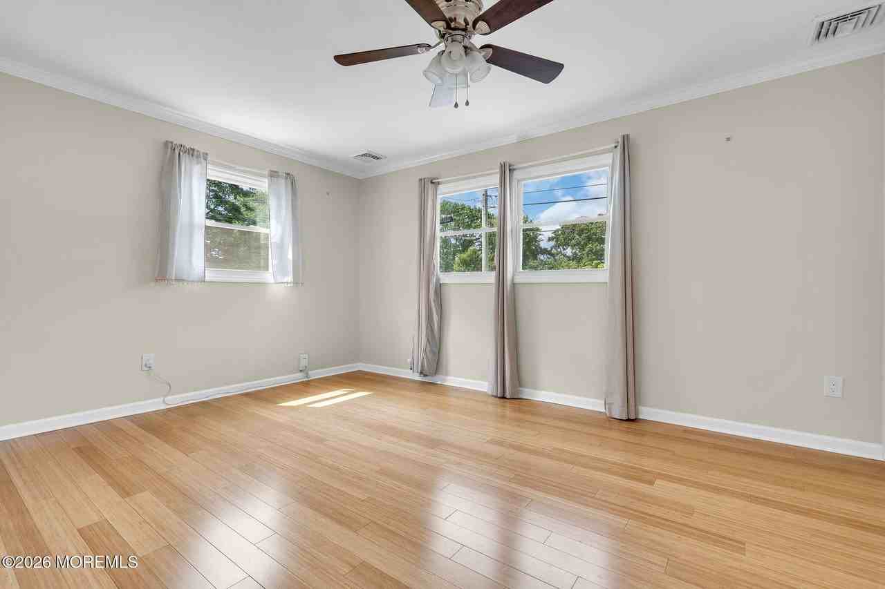 785 Garfield Ave - Photo 7 of 22