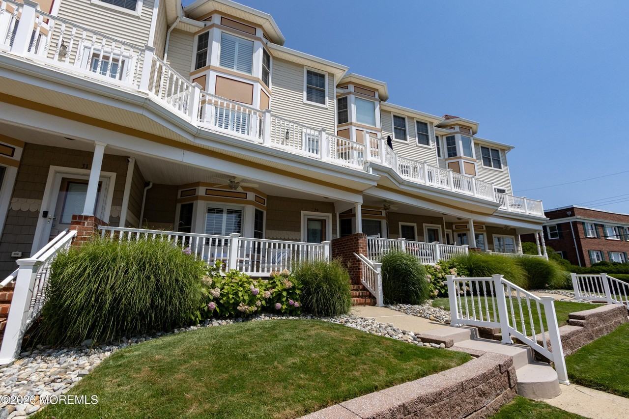 29 Pavilion Ave #29 - Photo 4 of 42