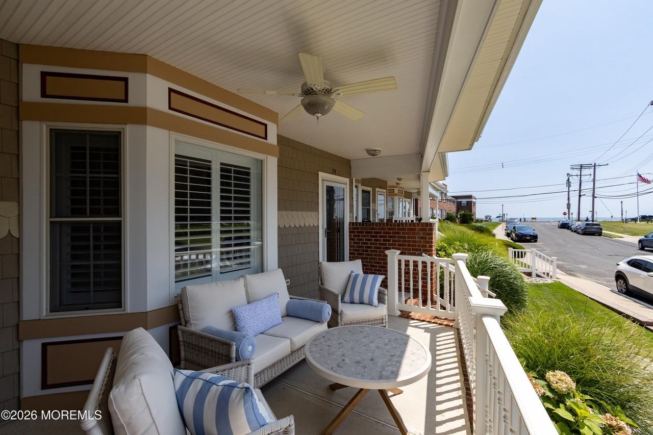 29 Pavilion Ave #29 - Photo 7 of 42