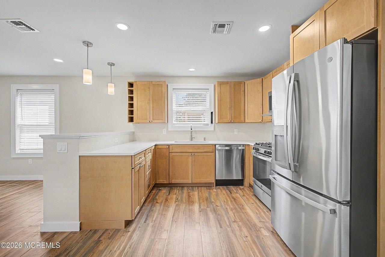 152 Center Ave - Photo 2 of 15